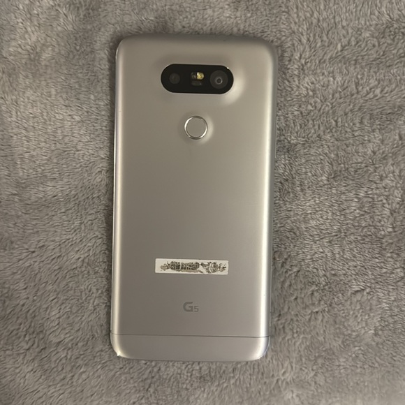 LG g5 Android phone - Picture 2 of 4